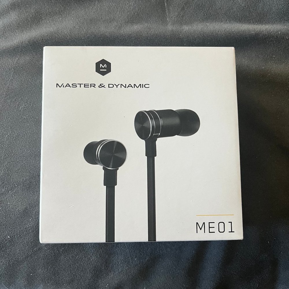 NEW Master & Dynamic ME01 Black Corded Ear Headphone w/ Mic NIB